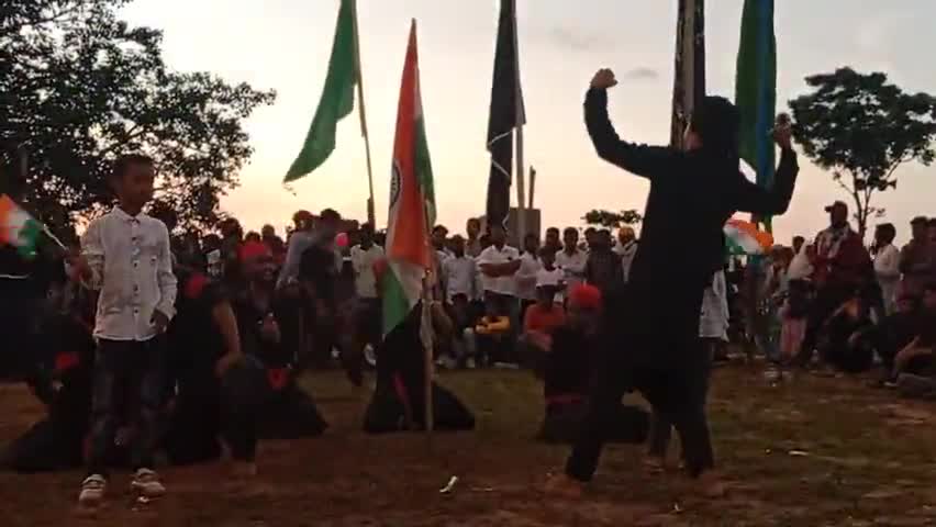 Jharlong me lathi ka sandar mokabla  18/07/2024  ye tim chikor ka h jo numasi ka pardrson dhikhate hu --kander  Bokaro