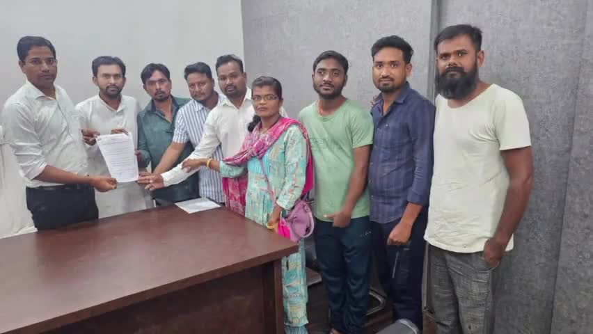 बल्लारपूर: बल्लारपूर शहरातील समस्यांचे निराकरण करा; शहर काँग्रेस कमिटी अल्पसंख्यांक विभागाचे पालिका मुख्याधिकाऱ्यांना दिले निवेदन