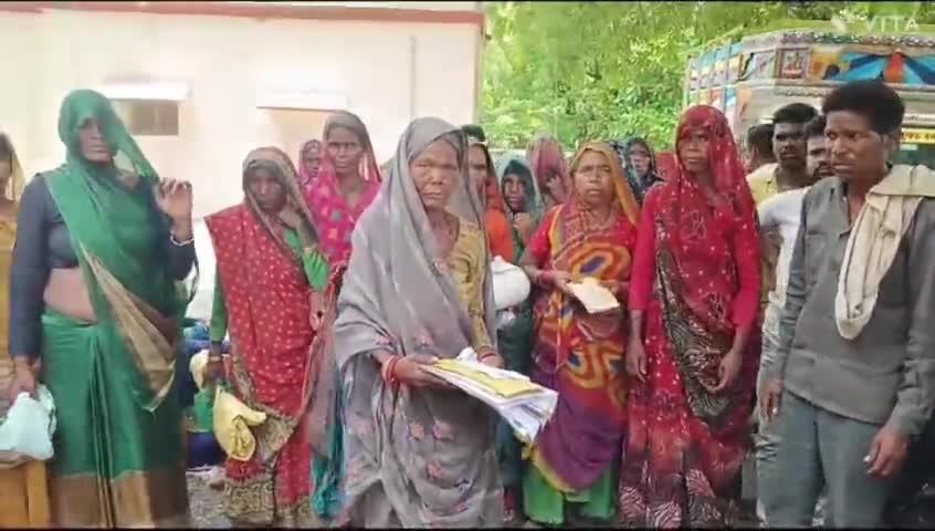 ग्राम सुजवाहा के निवासी राशन न मिलने पर शिकायत लेकर पहुंचे पिछोर विधायक प्रियम लोधी के पास #पिछोरे #खनियाधाना