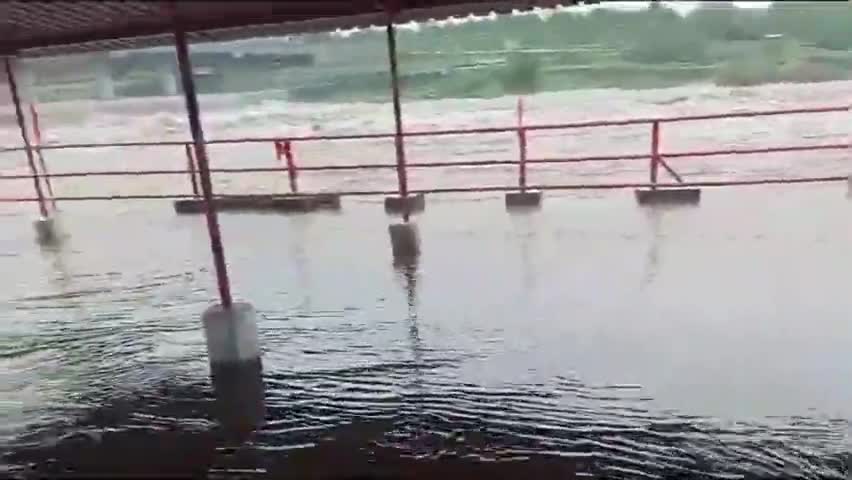 ગીર ગઢડા: ઉના અને ગીરગઢડાની જીવાદોરી સમાન મચ્છુન્દરી ડેમ થયો ઓવરફલો નીચાણવાડા ઉના અને ગીરગઢડાના ગામોને એલર્ટ કરાયા#