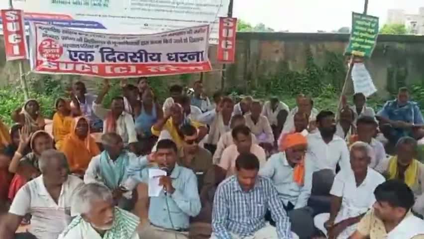 सरैया: सरैंया #सामुदायिक स्वास्थ्य केंद्र परिसर मे SUCI कम्युनिस्ट पार्टी के द्वारा  एक दिवसीय धरना प्रदर्शन का किया गया आयोजन
