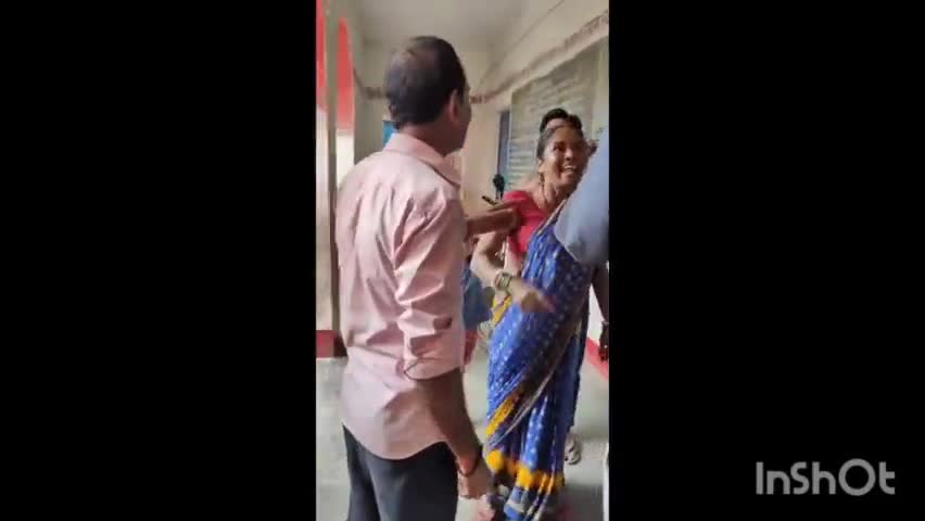 बरहरा: प्राथमिक विद्यालय मिलिक टोला गोड़ियर। मे बच्चे के विवाद मे शिक्षक ने परिजनों कक पीटा