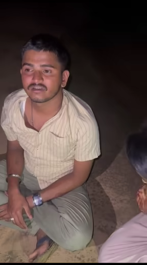 इंनदो की ढाणी: प्रेमी प्रेमिका से मिलने गया।