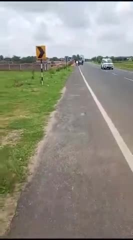 Devipur AIIMS road tiljori ke pass bike accident road pr balu girane ke natija@#
