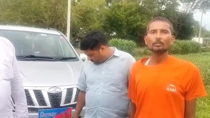 #सोनभद्र ग्राम कुसाही में जबरन ठेकदार द्वारा किसान के जमीन पर बिजली का पोल गाड़ा गया।किसान ने कही आत्महत्या करने की बात।