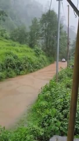 PWD vibhag walo ka naala kalmat chowk ho gaya hai