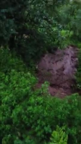 Road ke paani se makaan ke paas bhuskhlan ho gya