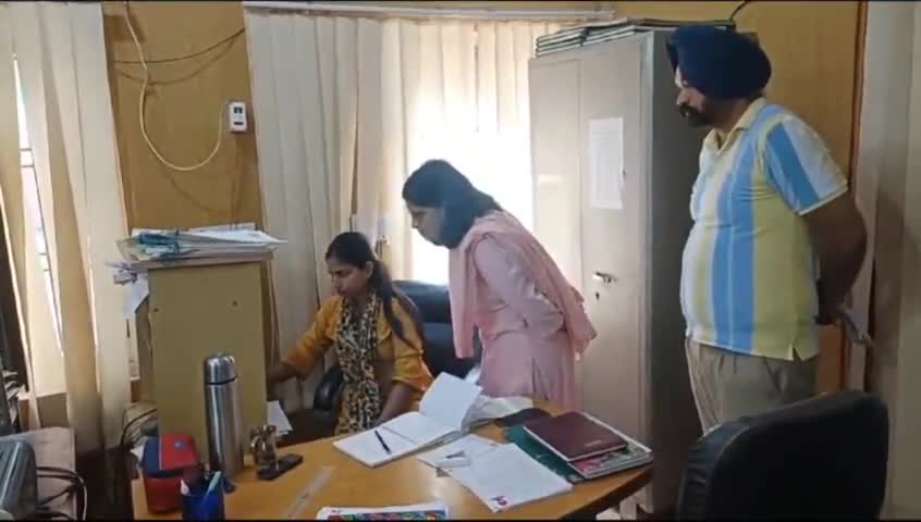 ਪਾਇਲ: ਅੱਜ ਨਗਰ ਕੌਂਸਲ ਦੋਰਾਹਾ  ਵਿਖੇ ਅਚਨਚੇਤ ਪਹੁੰਚੇ ਐਸ ਡੀ ਐਮ ਪਾਇਲ ਕਾਰਗੁਜ਼ਾਰੀ ਦੀ ਕੀਤੀ ਜਾਂਚ