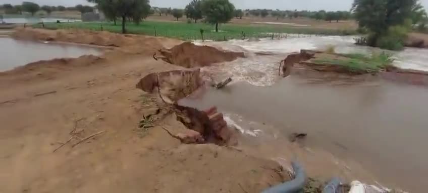 नहर टूटने से खेतो मे भरा पानी फसले हुवी चौपट