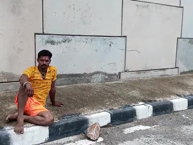 Orchha dham se baragaon Pratap karegi kavad Yatra jismein Anil kushvaha Anand kushvaha sab log Shamil hokar ja rahe Hain