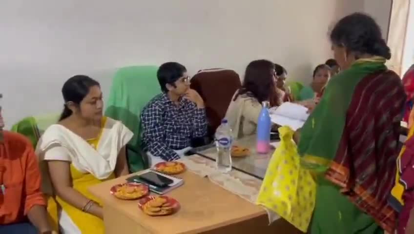 ଗୁଣୁପୁର: ଗୁଡାରି ବ୍ଲକର ଅସଡା ଗ୍ରାମ ପଂଚାୟତ କାର୍ଯ୍ୟାଳୟରେ ପଂଚାୟତ ସ୍ତରୀୟ ଜନ ଶୁଣାଣି ଶିବିର ଅନୁଷ୍ଠିତ, ଯୋଗ ଦେଲେ ବିଡ଼ିଓ