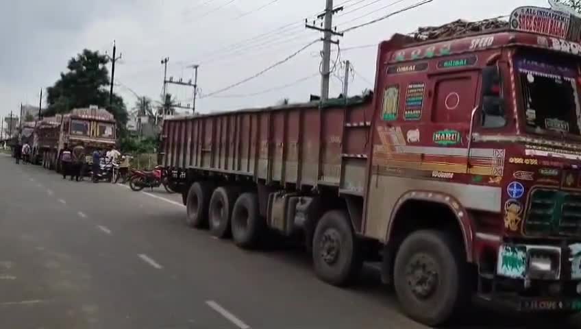 ଗୁଣୁପୁର: ସ୍ଥାନୀୟ ବଂଶଧରା ନଦୀ ରୁ ବେଆଇନ ଭାବେ ଆନ୍ଧ୍ର କୁ ବାଲି ଚୋରାଚାଲାଣ,୫ବାଲି ଟ୍ରକ୍ ଓ ଯେଶିବି ମେସିନ ଜବତ କଲା ଗୁଣୁପୁର ପୋଲିସ