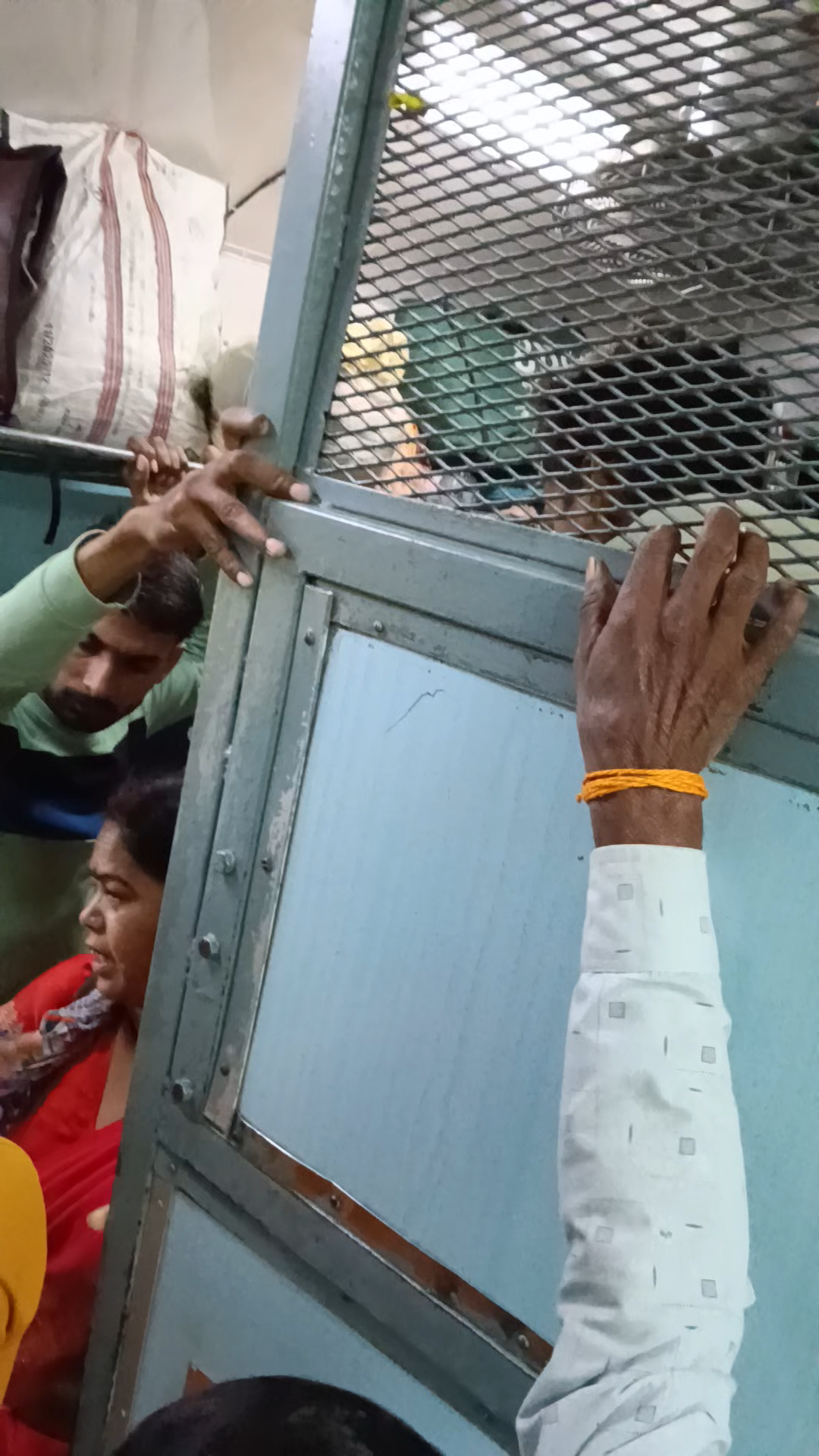 पर्स चोरी हो गया ट्रेन में  #jmdrohitmehra05 #RohitMehra #rohitmehra #train
