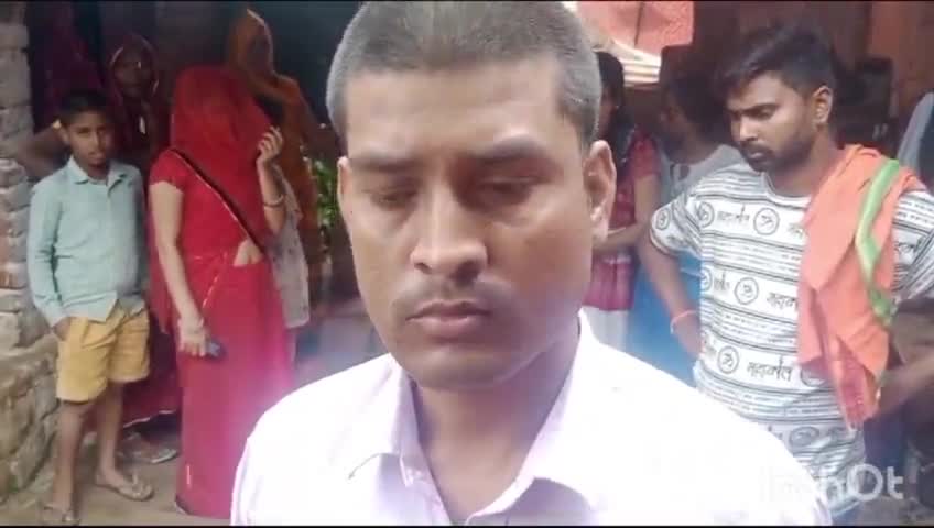 सबलगढ़: रामपुर कला में नहाते समय टूटा घर का पाट, महिला हुई घायल, उपचार जारी