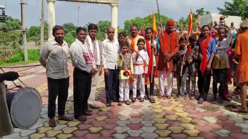विशाल कावड़ यात्रा ग्राम भड़का से बटेडिया छपी नदी माता से नीर कावड़ भर कर  महादेव जी मंदिर कागशीला आश्रम ग्राम भड़का पर   या