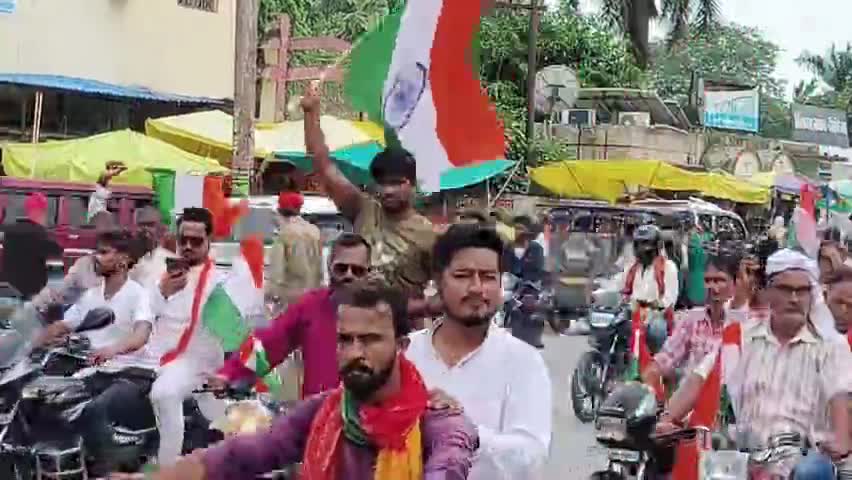 #देवरिया सदर #विधायक शलभ मणि के नेतृत्व में #गौरीबाजार से #देवरिया तक बाइक से निकला #तिरंगा #यात्रा।