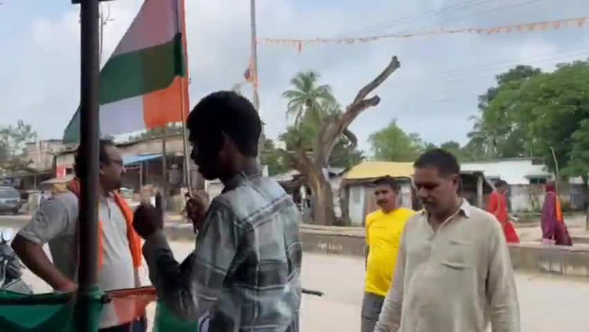 दोरनापाल में भाजपाइयों के द्वारा चलाया गया हर घर तिरंगा कार्यक्रम 200 से अधिक झंडे लगाए