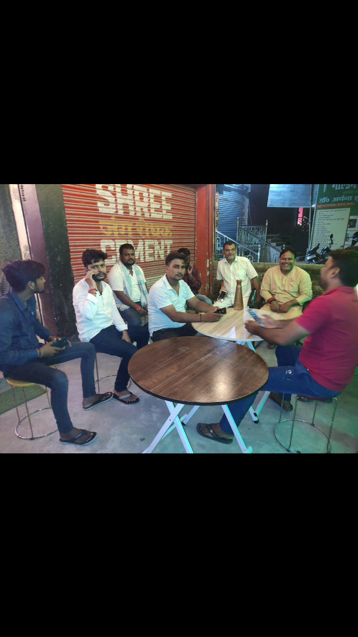 बक्सर के सिंडिकेट पर स्थित गैलेक्सी ग्रैंड कैफे पर युवाओं के बीच संवाद करते  महर्षि विश्वामित्र फाउंडेशन के शाहाबाद संयोजक रविराज। #reels #StarsEverywhere #बक्सर #जनसंवाद #highlight महर्षि विश्वामित्र फाउंडेशन राज कुमार चौबे बक्सर बक्सर, मि