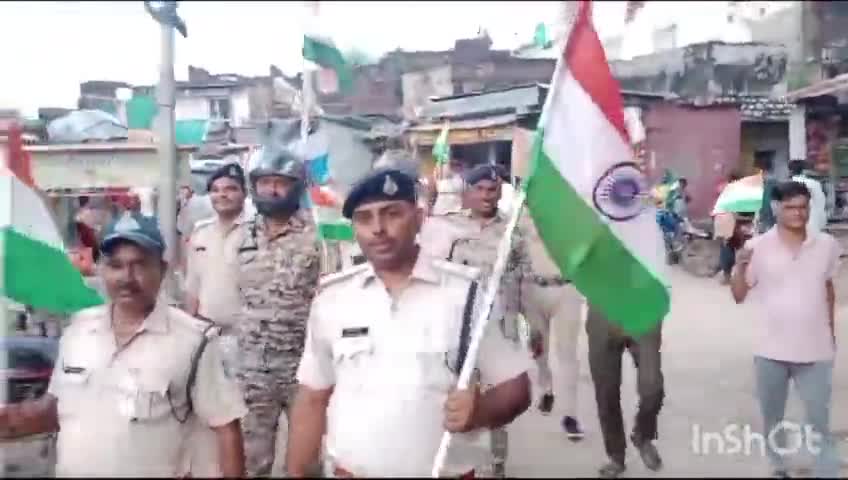 सबलगढ़: रामपुर कला में पुलिस प्रशासन एवं आम लोगों के द्वारा निकाली गई प्रमुख मार्गो से तिरंगा यात्रा