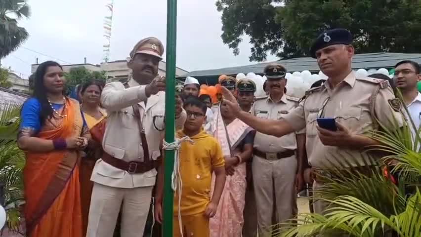 बड़हिया: बड़हिया थाना परिसर में समारोह पूर्वक मनाया गया 78 वां स्वतंत्रता दिवस