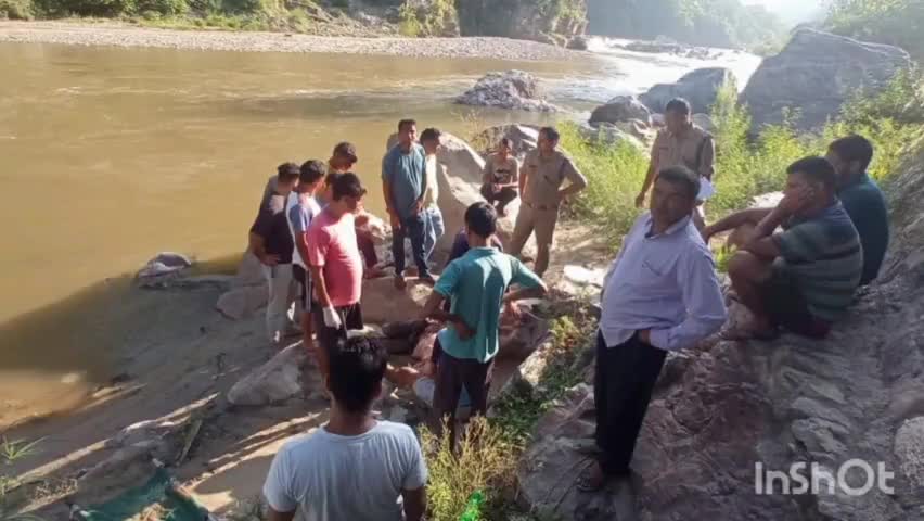 बेतालघाट: खैरना में रानीखेत पुल के समीप कोसी नदी में बुजुर्ग की पैर फिसलने से हुई मौत, पोस्टमार्टम के लिए भेजा शव