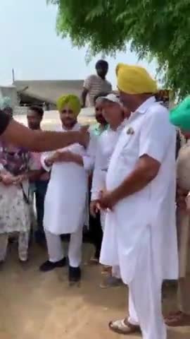 ਗਿੱਦੜਬਾਹਾ: ਜ਼ਿਲ੍ਹਾ ਯੋਜਨਾ ਬੋਰਡ ਸ਼੍ਰੀ ਮੁਕਤਸਰ ਸਾਹਿਬ ਦੇ ਚੇਅਰਮੈਨ ਸੁਖਜਿੰਦਰ ਕਾਉਣੀ ਨੇ ਪਿਉਰੀ ਪਿੰਡ ਨੂੰ ਪਾਣੀ ਵਾਲਾ ਟੈਂਕਰ ਦਿੱਤਾ