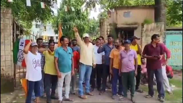অন্ডাল: বকেয়া বেতন ও এক্সটেনশনের দাবিতে কেন্দা এরিয়ার GM কার্যালয়ের সামনে বিক্ষোভ বেসরকারি নিরাপত্তা কর্মীদের