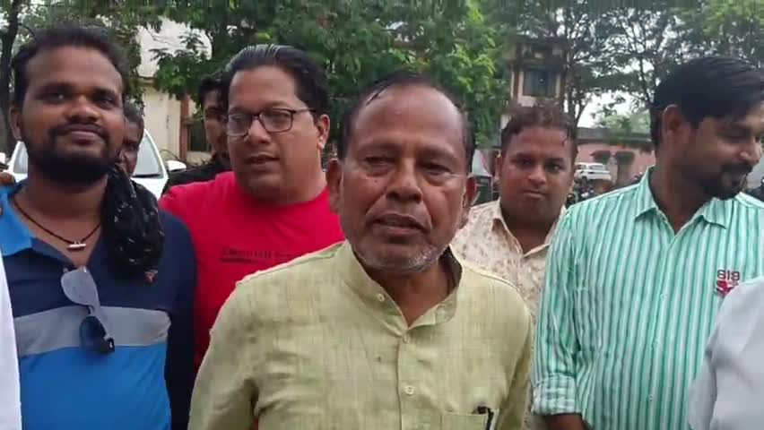 खरसिया कांग्रेस ने गौ वंश, बिजली कटौती को लेकर एसडीएम को सौंपा ज्ञापन...