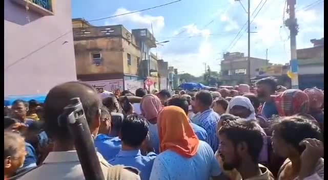 অন্ডাল: দিগনালায় পথদুর্ঘটনায় মৃত্যু সাইকেল আরোহীর, মাদক সেবনের প্রতিবাদে মৃতদেহ রেখে পথ অবরোধ করে বিক্ষোভ স্থানীয়দের