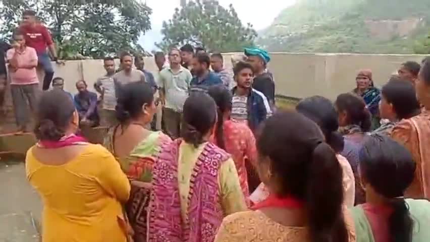 रिखणीखाल: रिखणीखाल में गुलदार द्वारा 5वर्षीय मासूम को निवाला बनाने के बाद ग्रामीणों में आक्रोश, नरभक्षी घोषित करने को दिया ज्ञापन