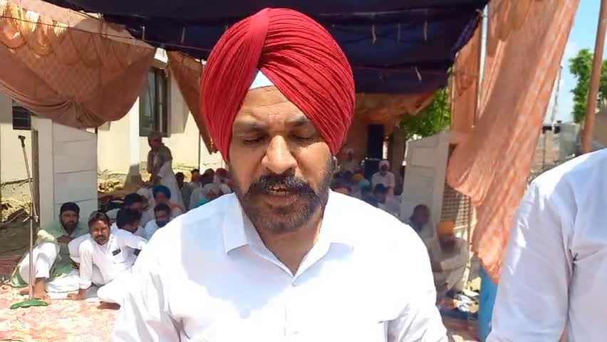 ਗਿੱਦੜਬਾਹਾ: ਗਿੱਦੜਬਾਹਾ ਜਿਮਨੀ ਚੋਣਾਂ ਤੋਂ ਪਹਿਲਾ
ਗਿੱਦੜਬਾਹਾ ਦੇ ਹਲਕਾ ਇੰਚਾਰਜ ਦੇ ਪਿੰਡ ਹਰੀਕੇ ਕਲ੍ਹਾ ਵਿਚ ਸਰਕਾਰ ਵਿਰੁੱਧ ਧਰਨਾ
-