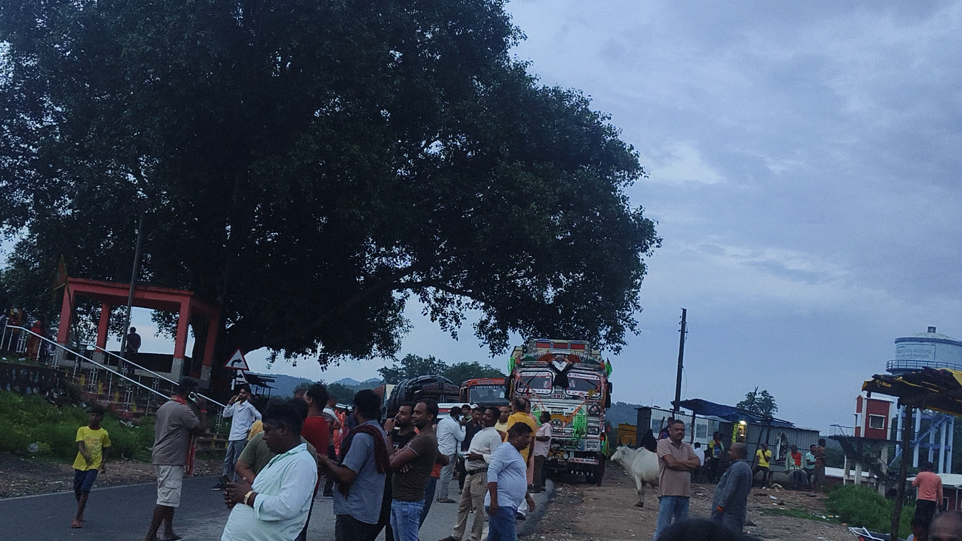 मेघातरी में ग्रामीणों ने किया सड़क जाम #आंदोलन #koderma #administration