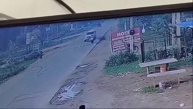 hindaun city mai roshani bandhan palace ke saamne bolrero ne maari takkar