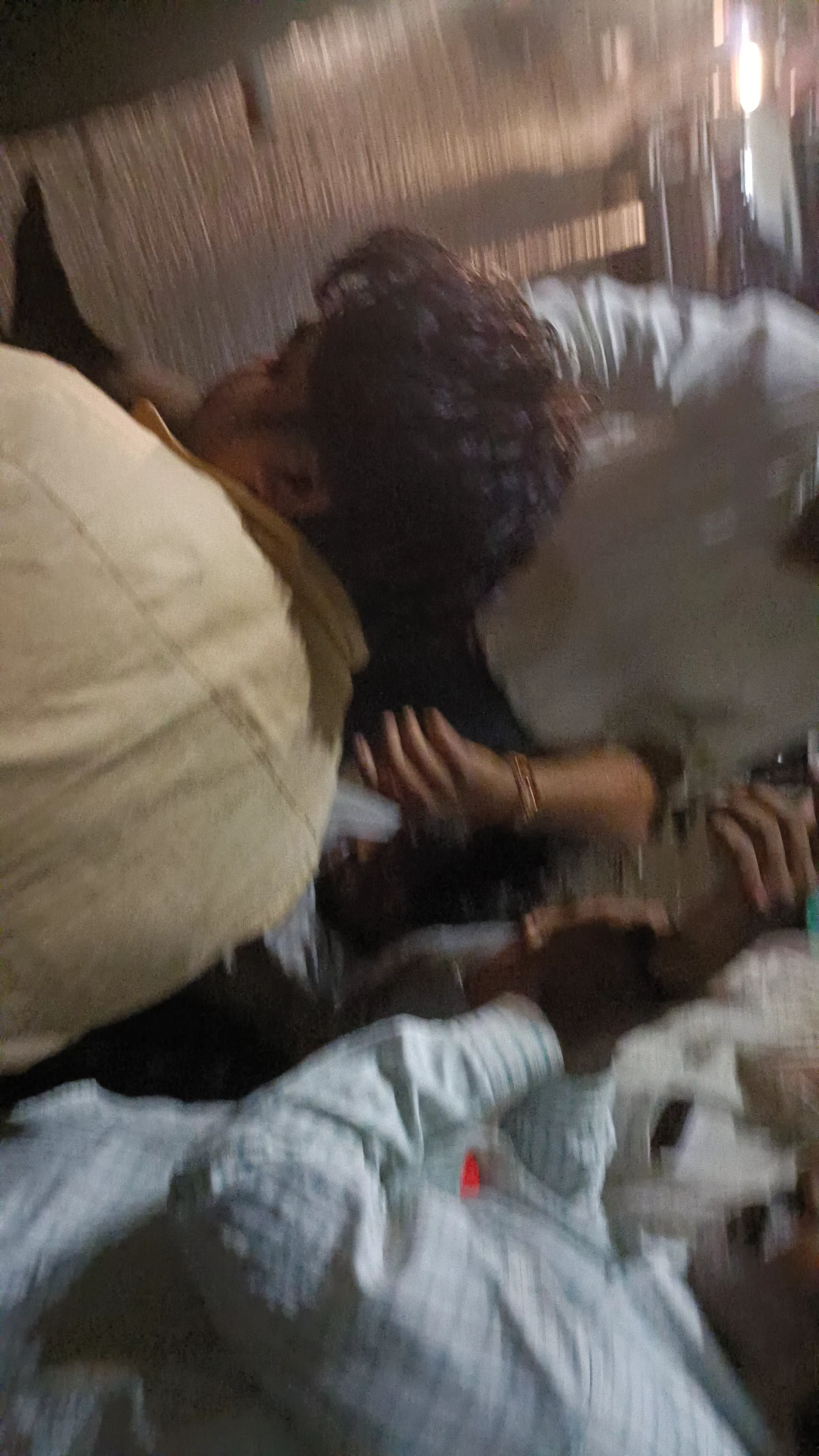 #राजनगर के साइन मंदिर के सामने बाइक सवार में दो-तीन लोगों को मारी ठोकर बाइक सवार किए राखी रखा था दारू
