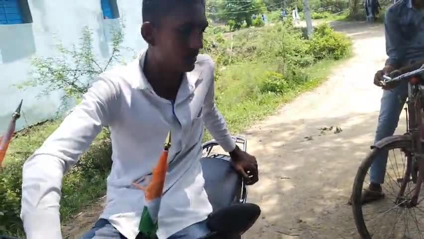 #मैं एक भाई से पुछा तुम कुछ बोलो वो भाई बोला हम नही बोलेंगे वे लजागया
