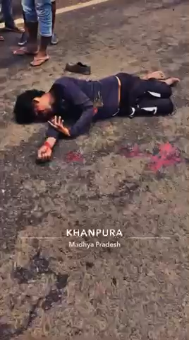 ज़िला रायसेन के पास विदिशा रोड स्थित् खानपुरा पर हुआ ख़तरनाक एक्सीडेंट पीड़ित का कुछ कहा नहीं सकता है #रायसेन #मध्यप्रदेश
