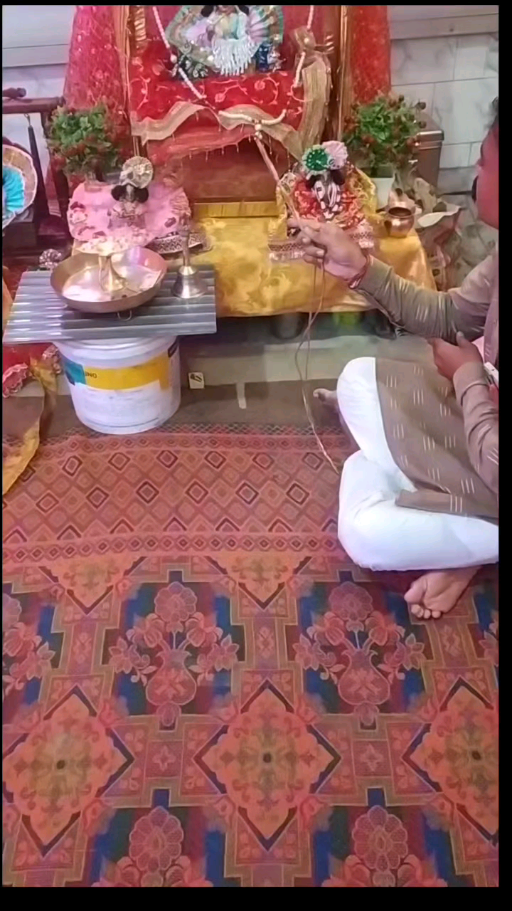"नंद के आनंद भयो, जय कन्हैया लाल की
आनंद उमंग भयो, जय हो नंद लाल की"

समस्त देशवासियों को भगवान श्री कृष्ण #जन्माष्टमी की हार्दिक शुभकामनाएं।