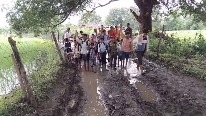 gram panchyat ramgad salaiya me Jane ane me bahut diktat ho rahi he