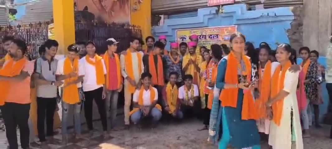 कुशेश्वर स्थान पूर्बी: विश्व हिन्दू परिषद् के 60 वां स्थापना दिवस कुशेश्वरस्थान शिव मंदिर परिसर में मनाया गया।