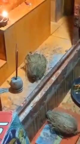 नैनपुर तहसील के अंतर्गत सालीवाडा माल में हनुमान मंदिर में   रामायण के द्वारा नारियल चढ़ाया गया था