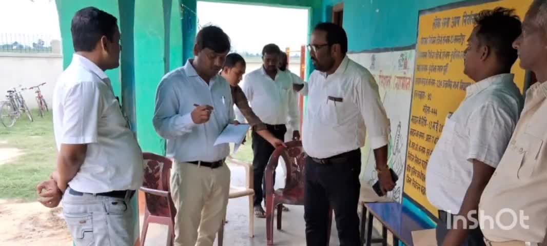 कुशेश्वर स्थान पूर्बी: कुशेश्वरस्थान पूर्वी प्रखंड में अगामी विधानसभा चुनाव को लेकर  सीओ गोपाल पासवान ने एक दर्जन बुथों का किया भौतिक सत्यापन।