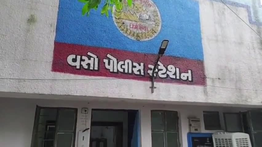 વસો: પીજના એમ. જી. ફાર્મમાં તેલના ડબ્બા, ગેસ સિલિન્ડર સહિત 17000 ની મતા ચોરાઈ.
