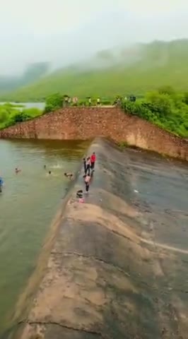 टहला : मानसरोवर बांध से #मानसी नदी का तेज बहाव, 15 फीट भराव का #रहडियां_बांध की चादर चलने के करीब, ग्रामीणों में ख़ुशी