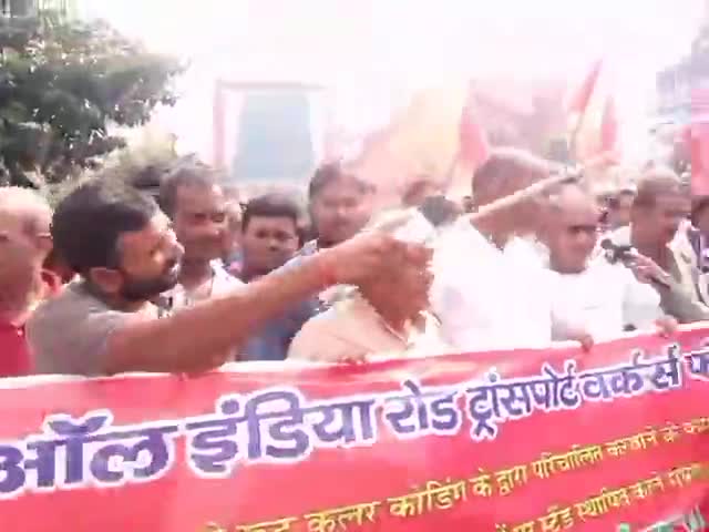 आटो कलर कोडिंग के खिलाफ पटना में पुर्णिया जीला अध्यक्ष जहांगीर जी का प्रदर्शन