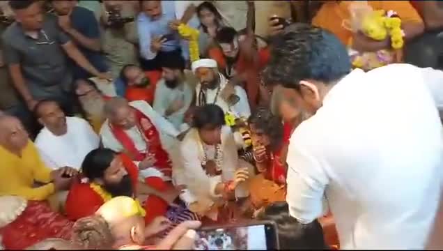 बागेश्वरधाम के पंडित धीरेंद्र शास्त्री व योग गुरु बाबारामदेवने अग्रपीठाधीश्वर स्वामी राघवाचार्य महाराज को दी श्रद्धांजलि