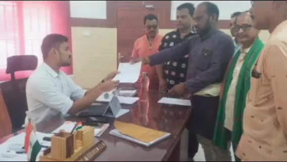 ଗାଇସିଲେଟ୍: ପଦ୍ମପୁର ଉପଖଣ୍ଡରେ ସ୍କ୍ରପ ଟାଇଫସକୁ ନେଇ ଆତଙ୍କ, ଦୁଇ ଜଣଙ୍କ ମୃତ୍ୟୁ ହୋଇଥିବା ଅଭିଯୋଗ, ଅତିରିକୁ ଜିଲ୍ଲାପାଳଙ୍କୁ ଦାବିପତ୍ର ପ୍ରଦାନ