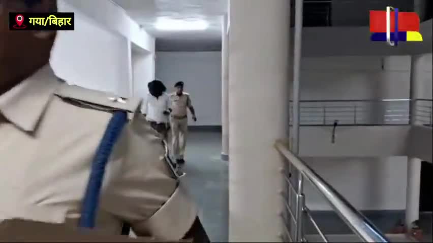 शेरघाटी लूट कांड के तीन आरोपी को पुलिस ने किया गिरफ्तार, अन्य को पकड़ने के लिए की जा रही छापेमारी।
#शेरघाटी