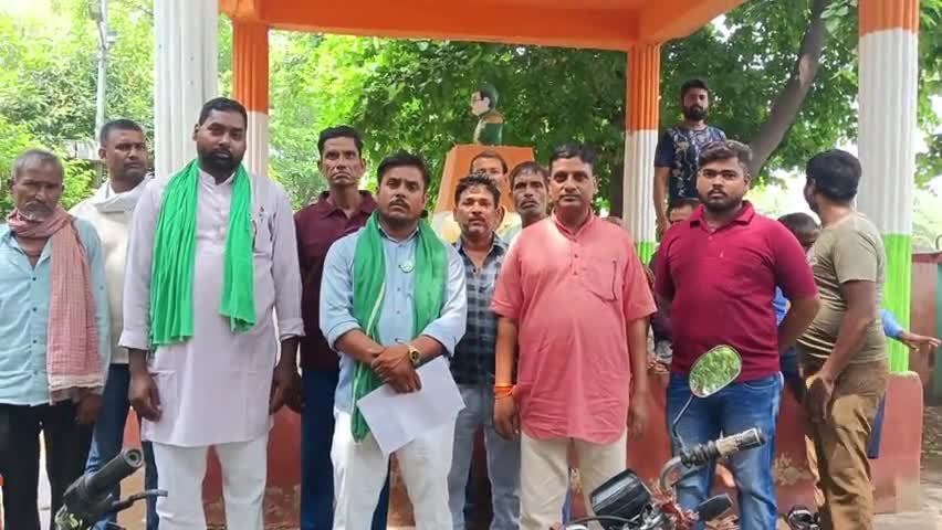 ग्राम पंचायत छंदरौली रेलवे समपार गेट नंबर 175 C के सम्बंध में उप जिलाधिकारी हैदरगढ़ से मुलाकात कर समस्या से अवगत कराया ।
