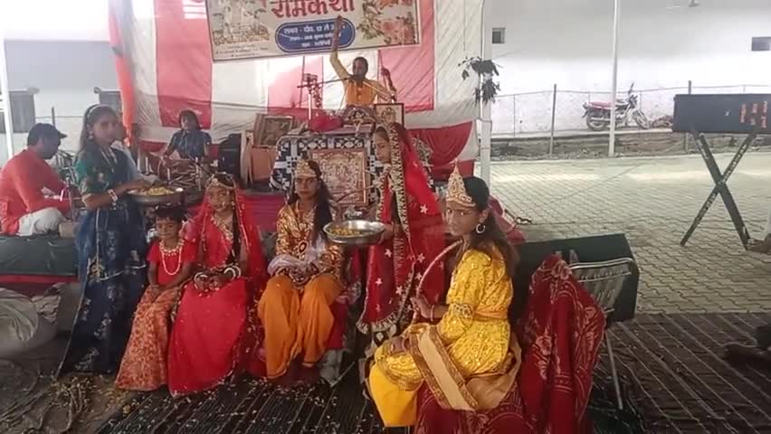 झालावाड़ जिले के तहसील पिड़ावा के सरोनिया गांव में राम कथा में छोटे बच्चों द्वारा  राम जी की छवि देखने को मिली