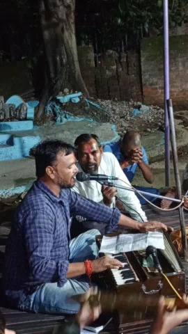 जिला पन्ना तहसील देवेंद्र नगर ग्राम बड़वारा माता रानी की मडिया में ढोल नगाड़े बजे
#balram12107